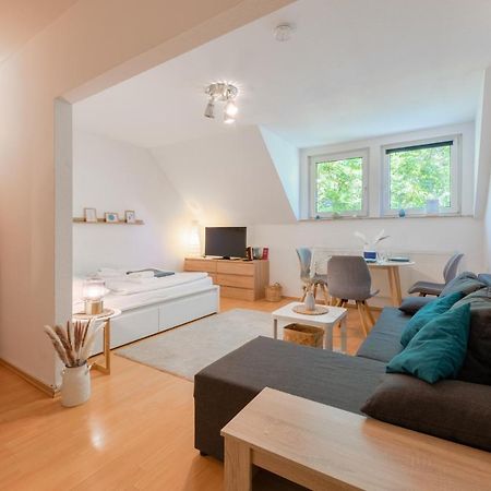 Stay Awesome - Schonfeld Apartment, Netflix Und Kostenloses Parken Kassel Buitenkant foto