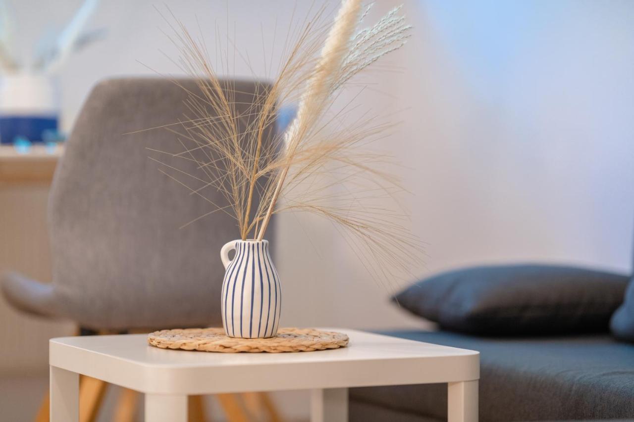 Stay Awesome - Schonfeld Apartment, Netflix Und Kostenloses Parken Kassel Buitenkant foto